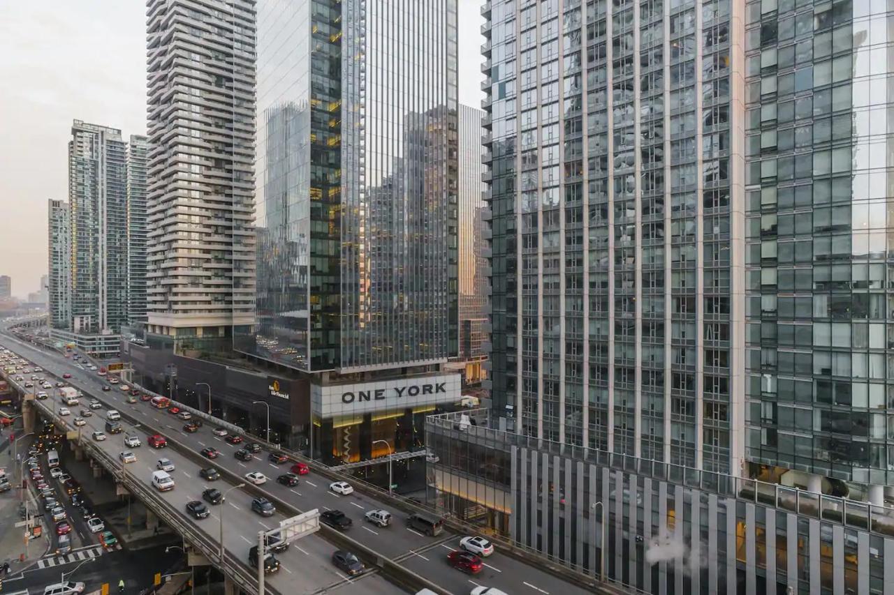 Luxury 2-Bedroom Condo Parking, View Of Cn Tower Toronto Exterior foto