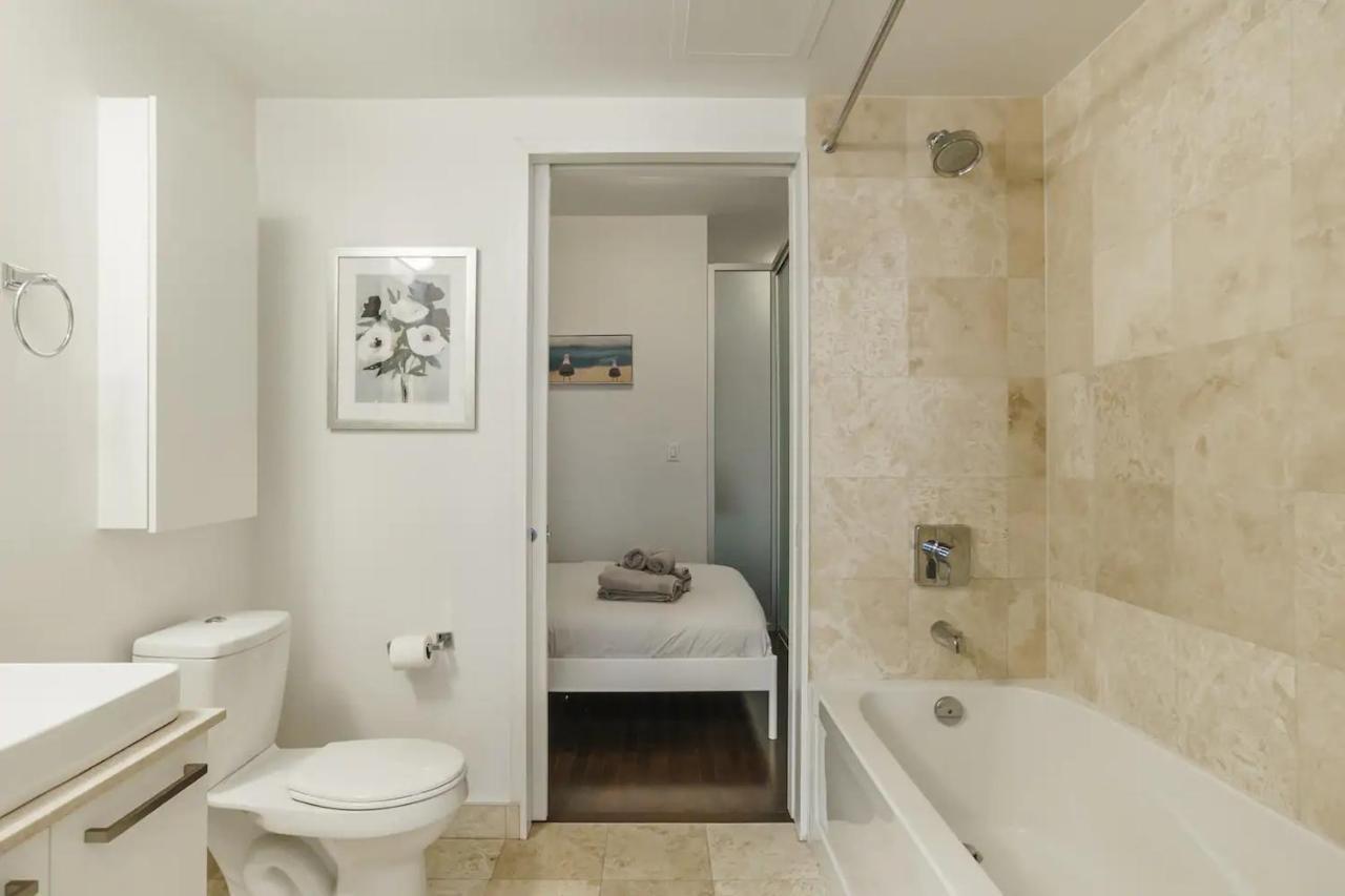 Luxury 2-Bedroom Condo Parking, View Of Cn Tower Toronto Exterior foto