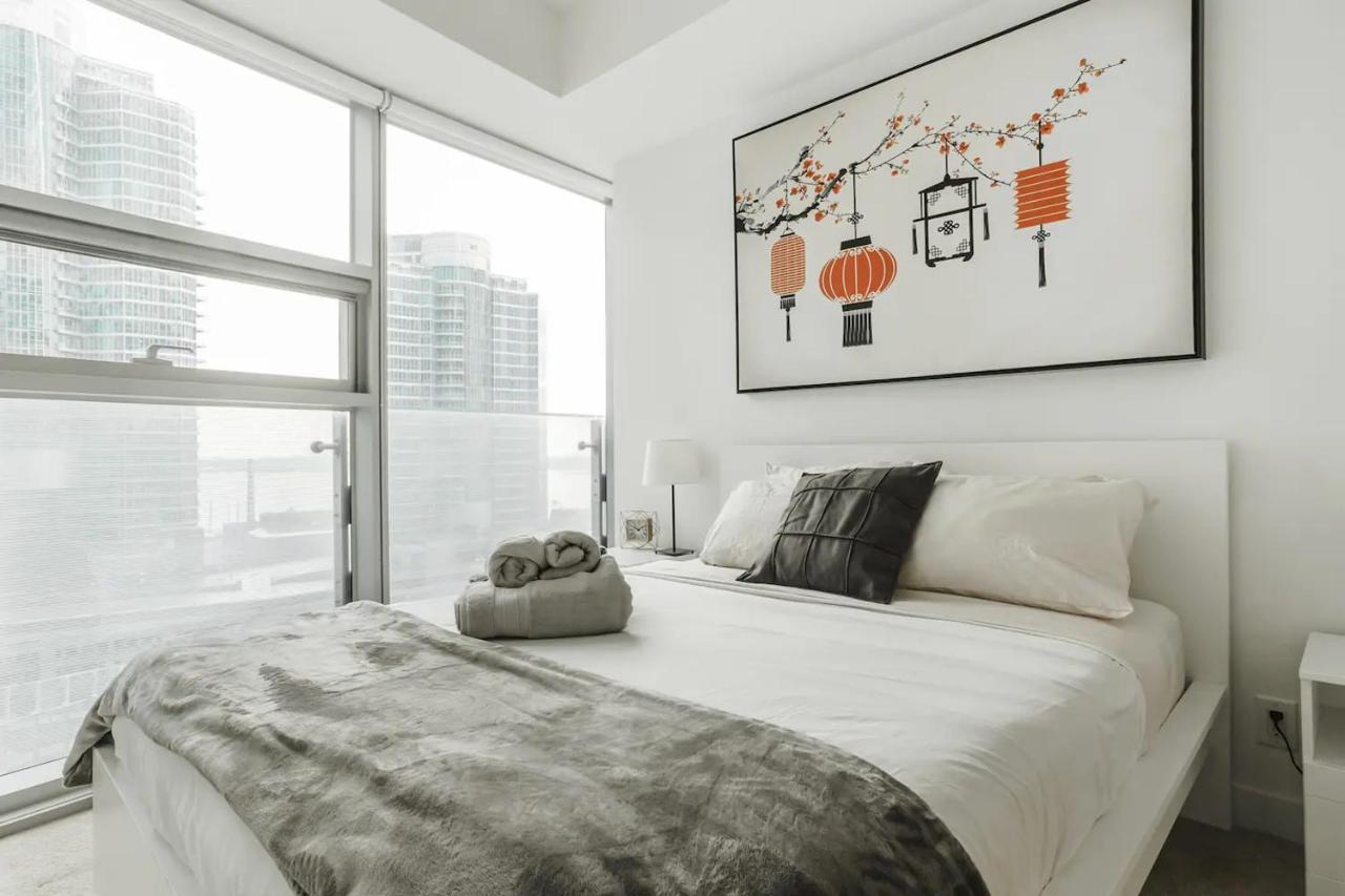 Luxury 2-Bedroom Condo Parking, View Of Cn Tower Toronto Exterior foto