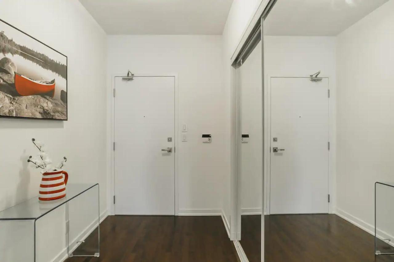 Luxury 2-Bedroom Condo Parking, View Of Cn Tower Toronto Exterior foto